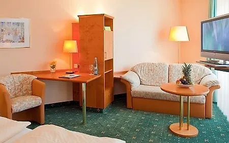 罗根兰德金环酒店 4*